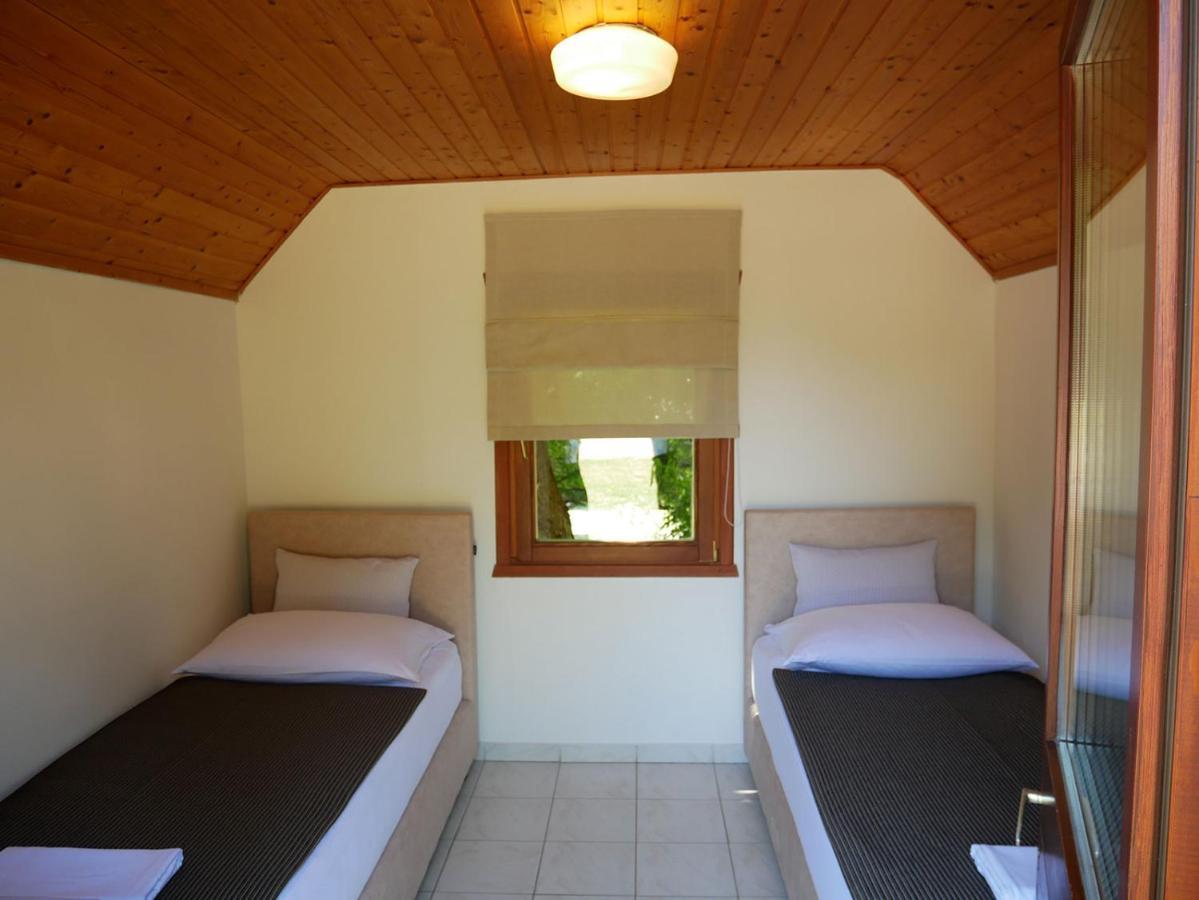 Bungalows Korana - Campsite Korana Селище Дрезницко Екстериор снимка