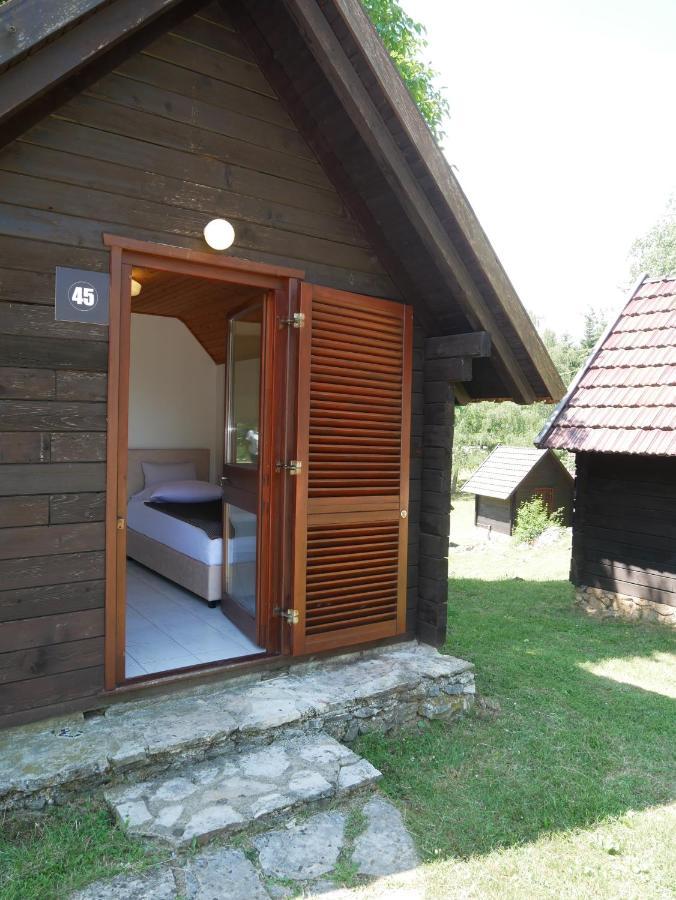 Bungalows Korana - Campsite Korana Селище Дрезницко Екстериор снимка