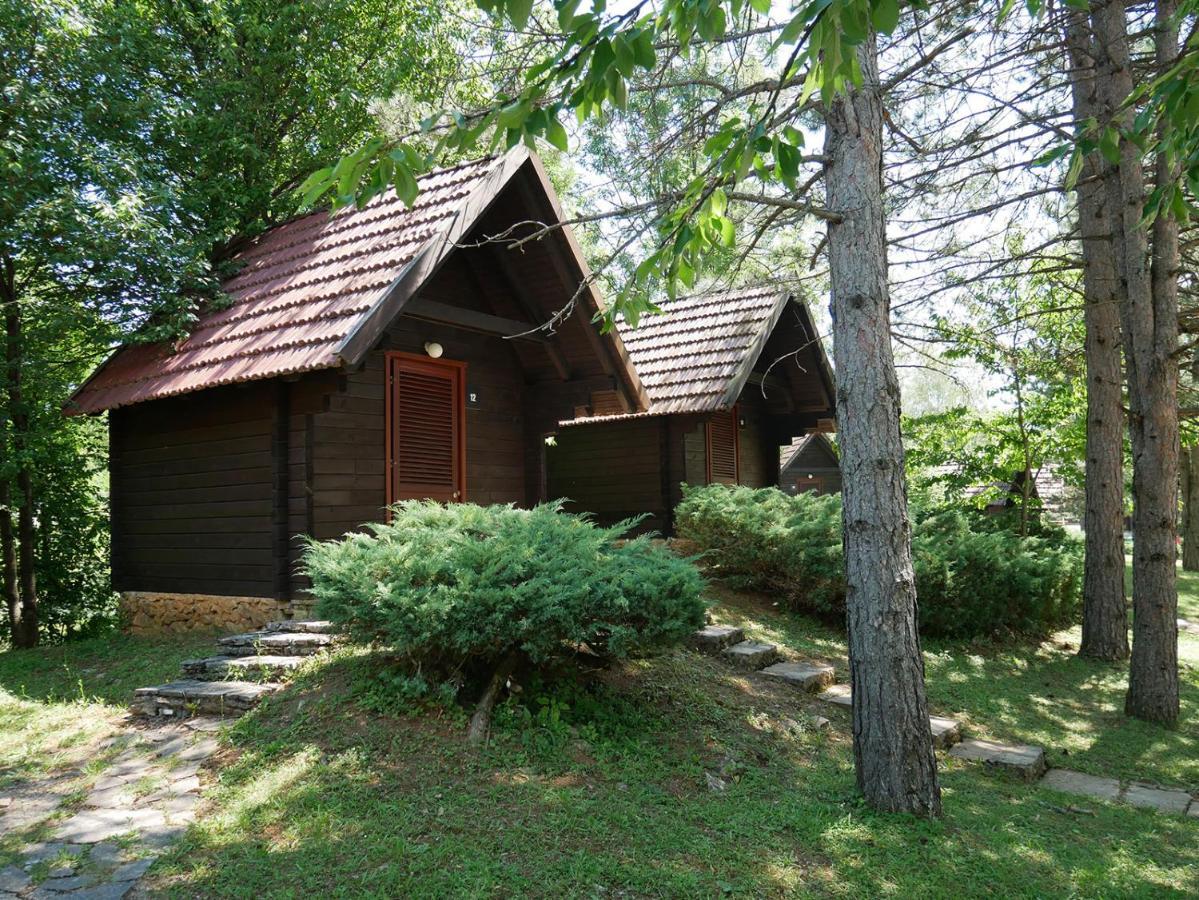 Bungalows Korana - Campsite Korana Селище Дрезницко Екстериор снимка