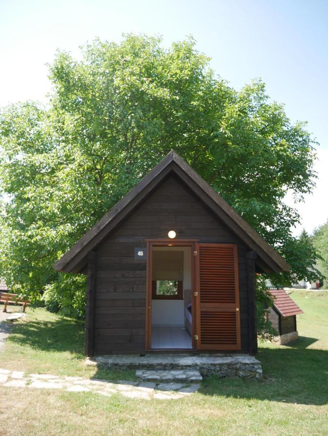 Bungalows Korana - Campsite Korana Селище Дрезницко Екстериор снимка
