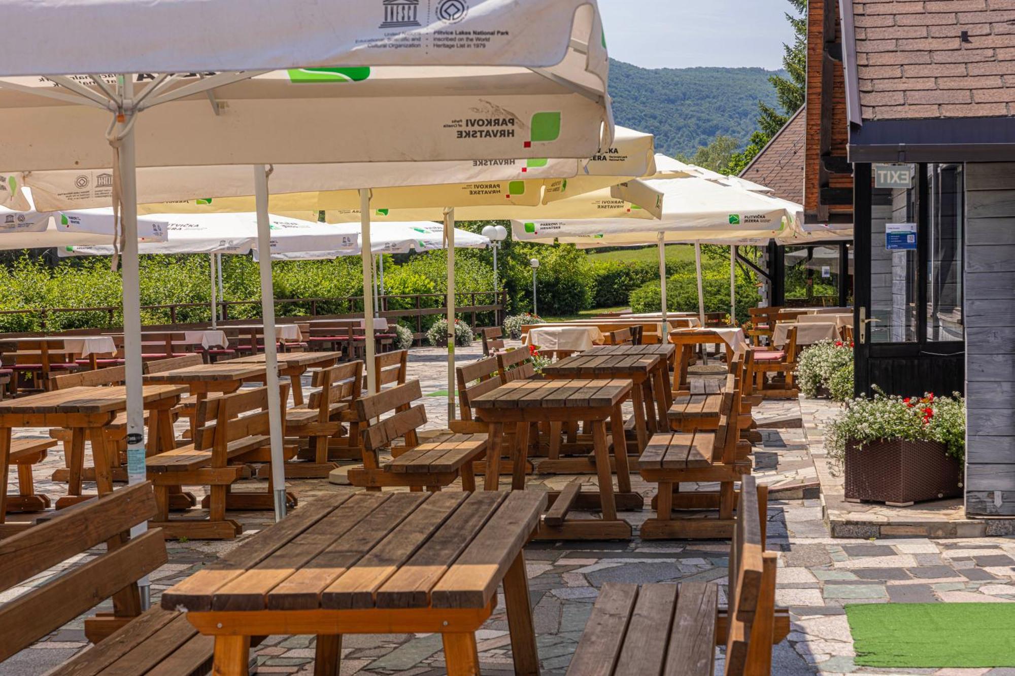 Bungalows Korana - Campsite Korana Селище Дрезницко Екстериор снимка