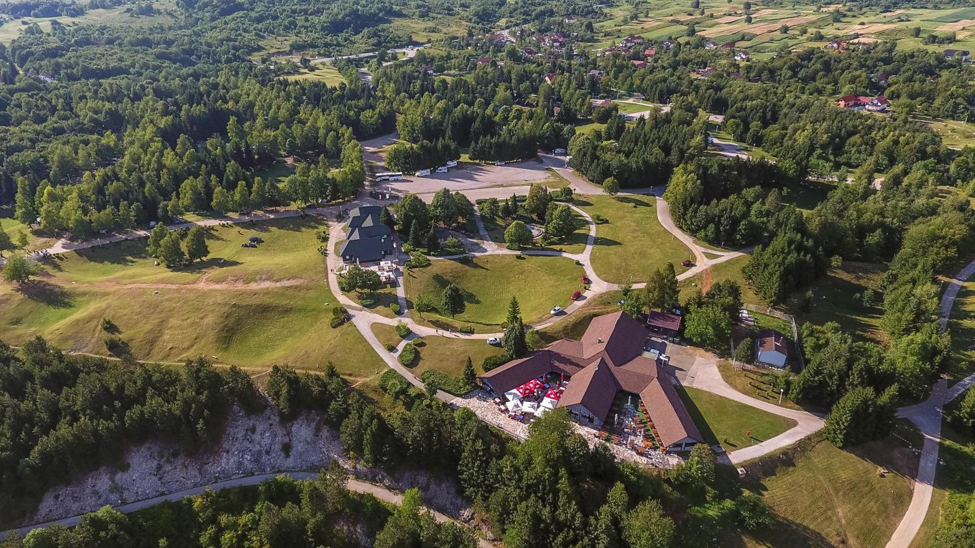 Bungalows Korana - Campsite Korana Селище Дрезницко Екстериор снимка