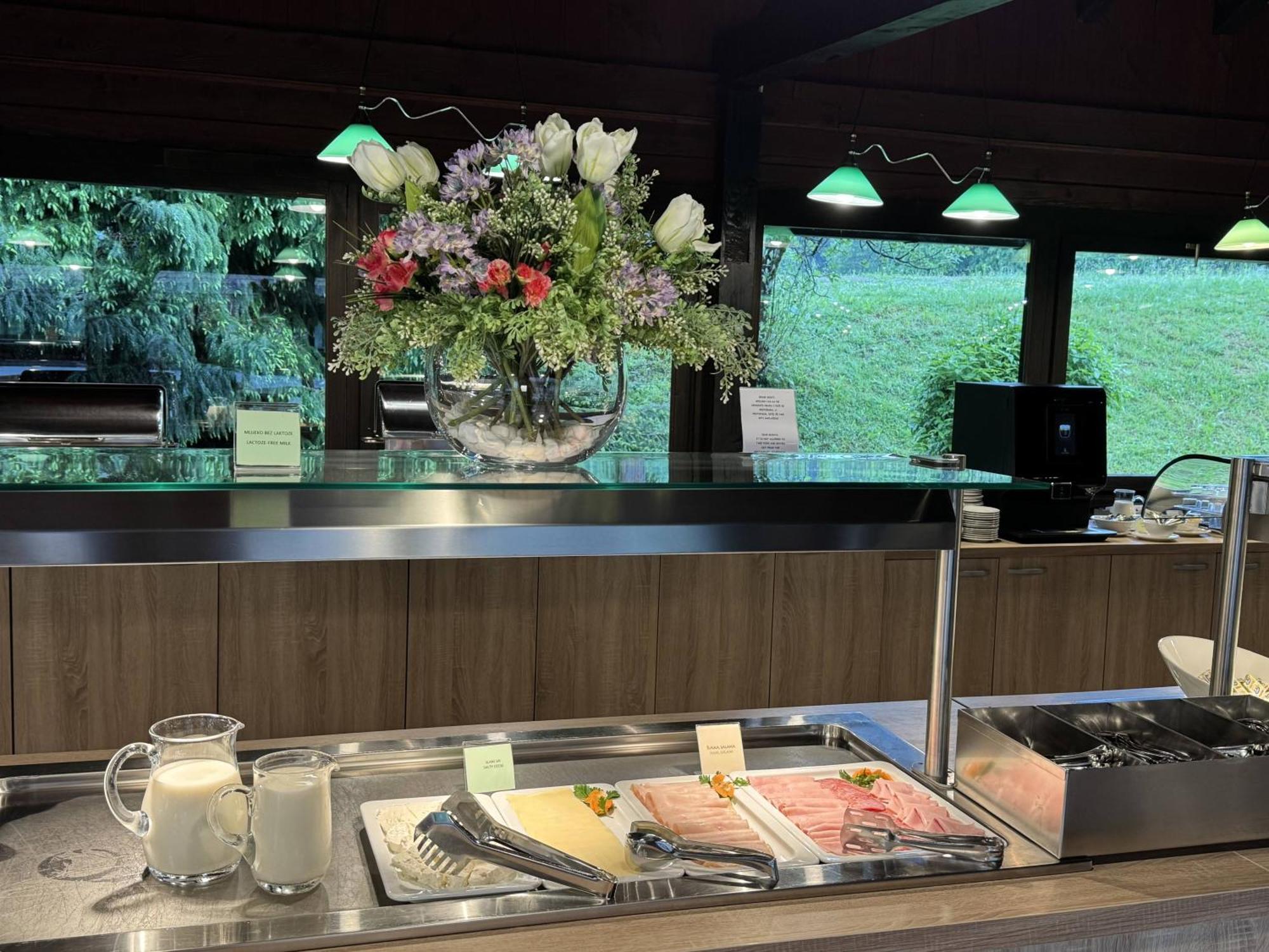 Bungalows Korana - Campsite Korana Селище Дрезницко Екстериор снимка